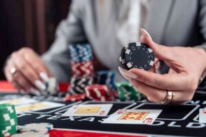 What Is the Difference Between Live Casino and Online Casino